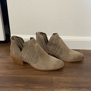 Vince Camuto Taupe Suede Ankle Booties size 10